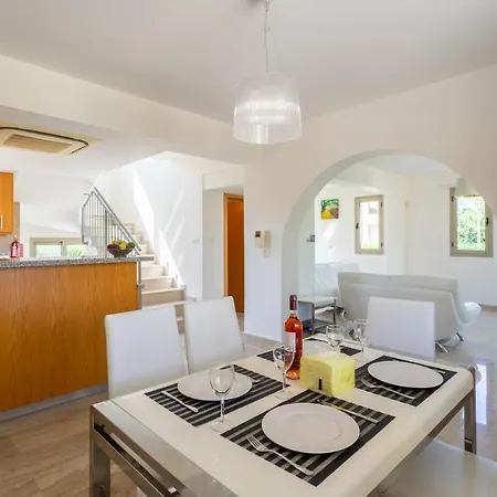 Villa Izabella Polis